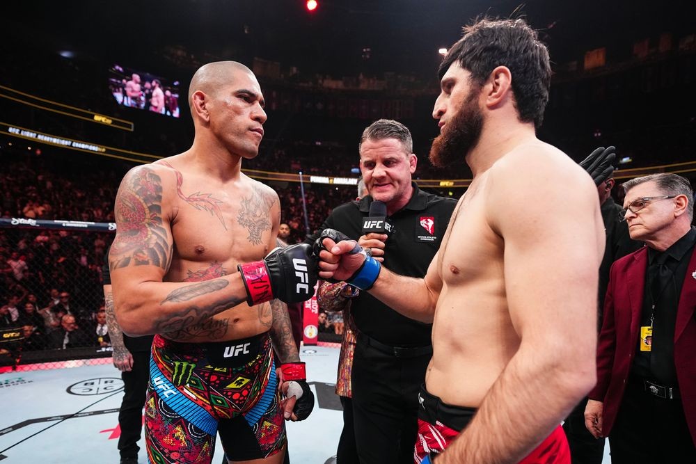 Alex Pereira và Magomed Ankalaev trong trận đấu đầu tiên