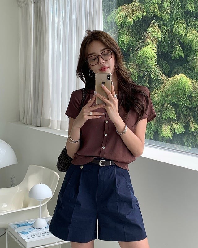 Quần short cũng không thể vắng mặt trong tủ đồ mùa thu.