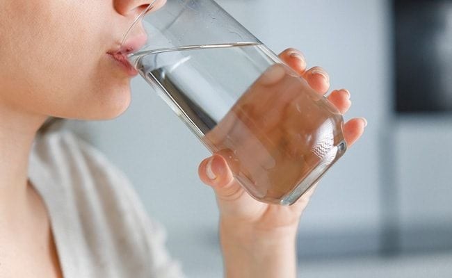 Nước ấm buổi sáng giúp giảm cân