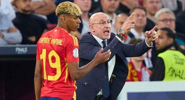 Luis de la Fuente phớt lờ những lời phàn nàn của Hansi Flick về Lamine Yamal.