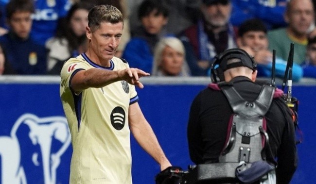 Lewandowski lập công cho Barcelona.