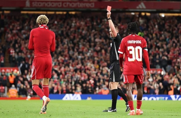 Hugo Ekitike thoát án phạt từ nội bộ Liverpool.