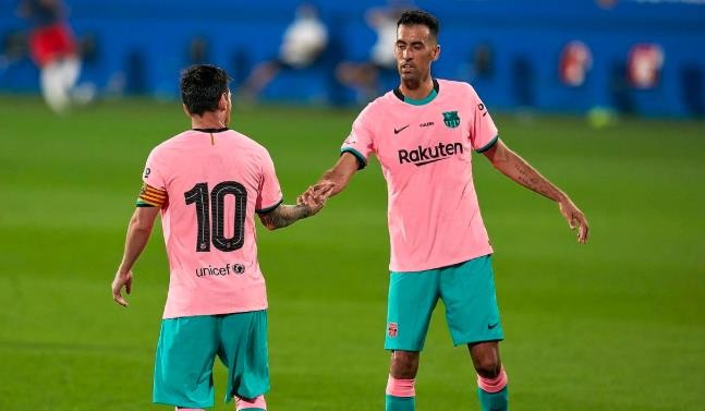 Busquets được nhiều vĩ nhân thừa nhận.