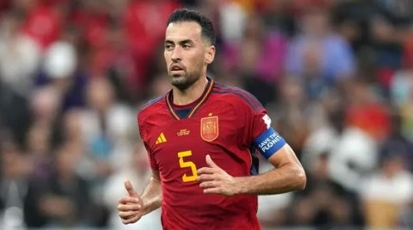 Busquets là chuẩn mực của một số 6.
