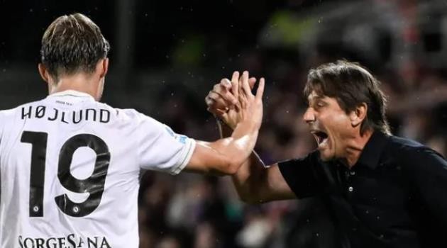 Thầy trò HLV Conte đứng trước thử thách lớn ở San Siro.