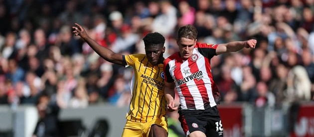 Tottenham là đối thủ mới nhất nhảy vào cuộc đua giành Baleba với MU.