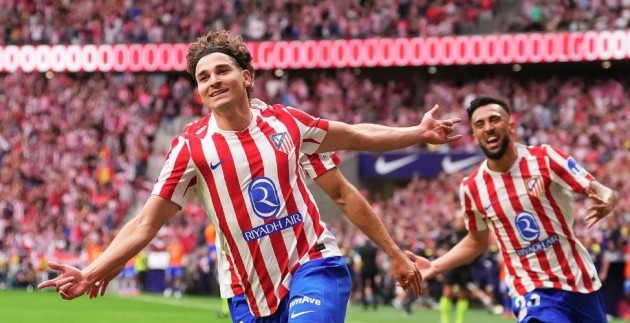 Alvarez tỏa sáng rực rỡ giúp Atletico đè bẹp Real.