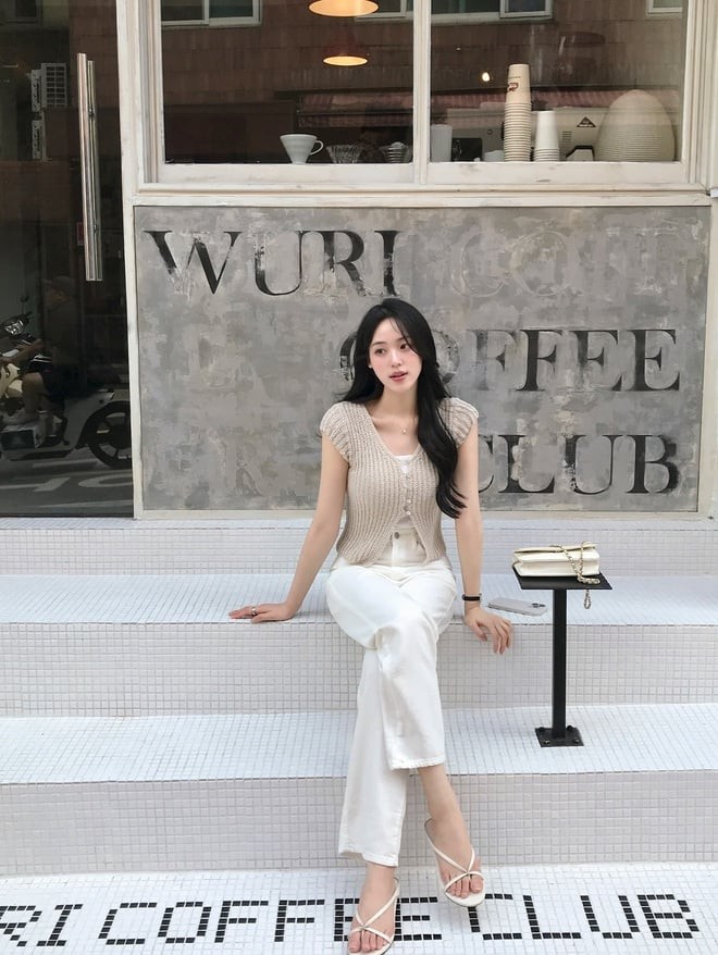 Không khí mát mẻ của mùa thu chính là thời điểm lý tưởng để diện áo len tăm.