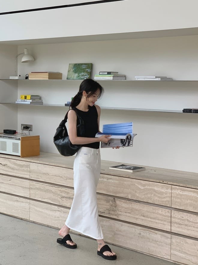 Nhắc đến phong cách tối giản thì không thể bỏ qua chân váy suông.