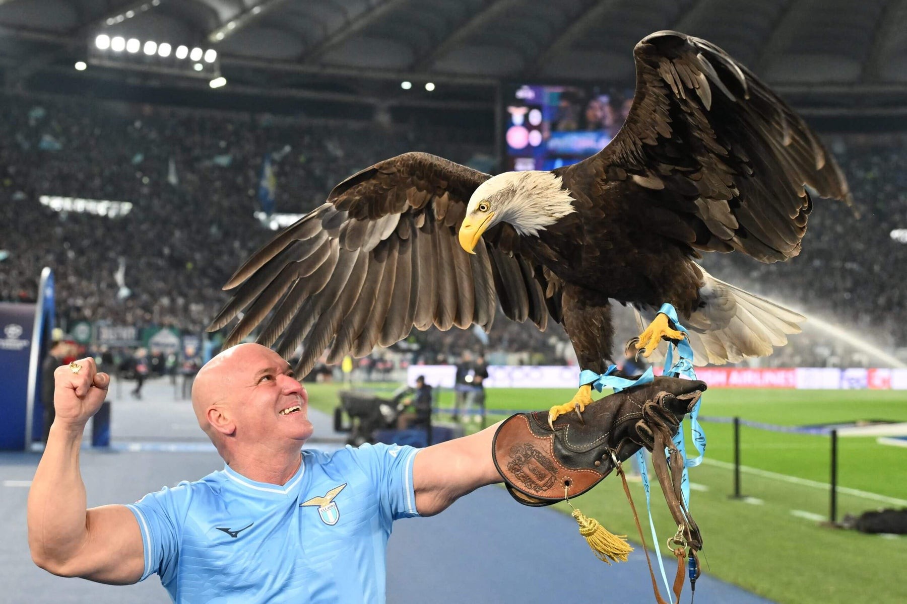 Chú đại bàng Olympia, biểu tượng cho sức mạnh và di sản La Mã của Lazio.