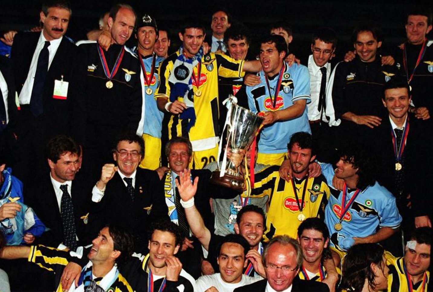 Lazio lên ngôi UEFA Cup Winners' Cup 1999 với đội hình toàn sao