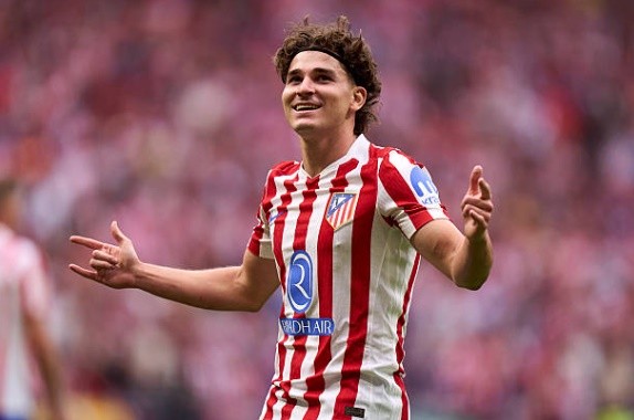 Alvarez tỏa sáng để giúp Atletico giành thắng lợi ở trận derby Madrid.