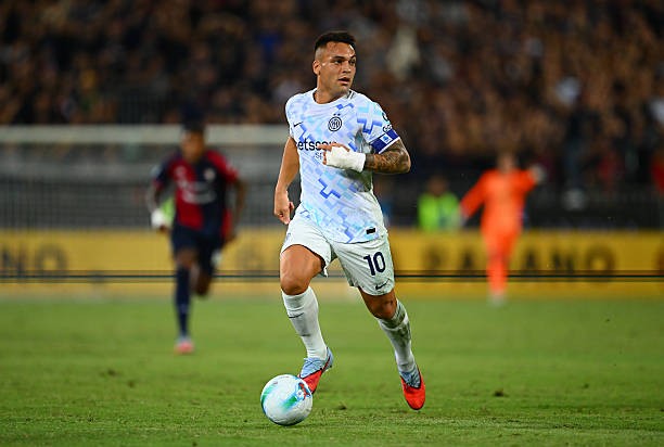 Lautaro Martinez không muốn gây áp lực lên Pio Esposito.