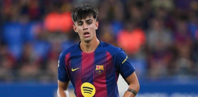 Marc Bernal trong màu áo Barca.