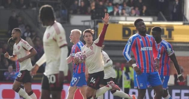 Bàn thắng muộn của  Federico Chiesa không đủ để giúp Liverpool có điểm trước Palace.