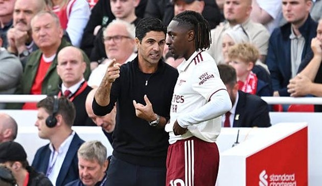 Mikel Arteta giúp Eberechi Eze tiến bộ tại Arsenal.