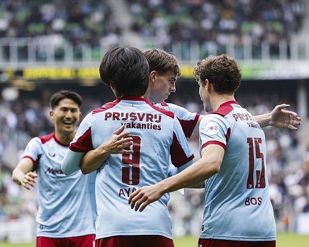Feyenoord giữ vững mạch bất bại. 