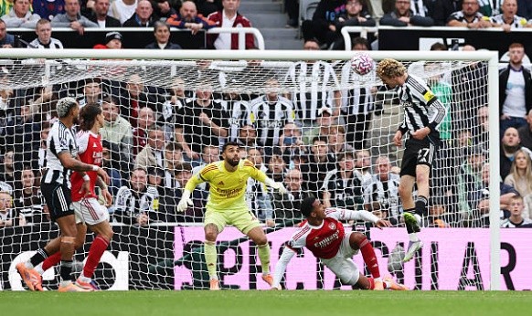 Tân binh Newcastle đã ghi bàn thắng mở tỷ số.
