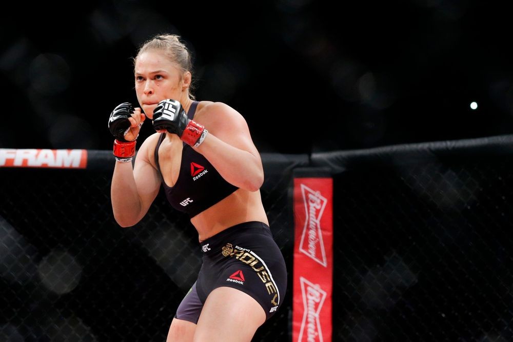 Ronda Rousey trong một trận đấu tại UFC