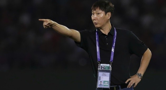 HLV Kim đau đầu với bài toán nhân sự.