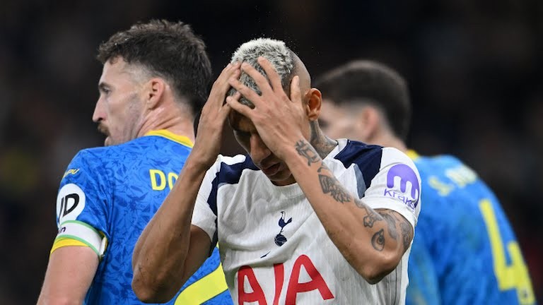 Spurs có thêm một trận mất điểm.