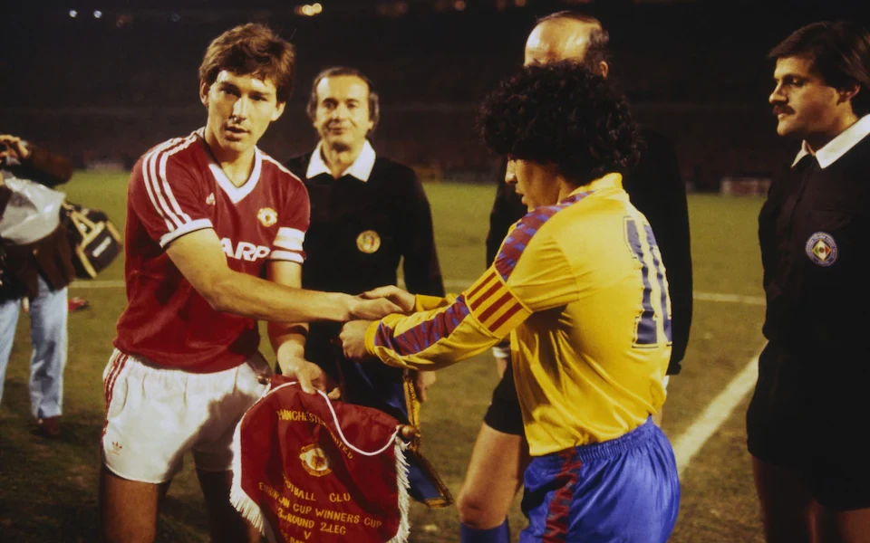 Robson đối đầu với Maradona