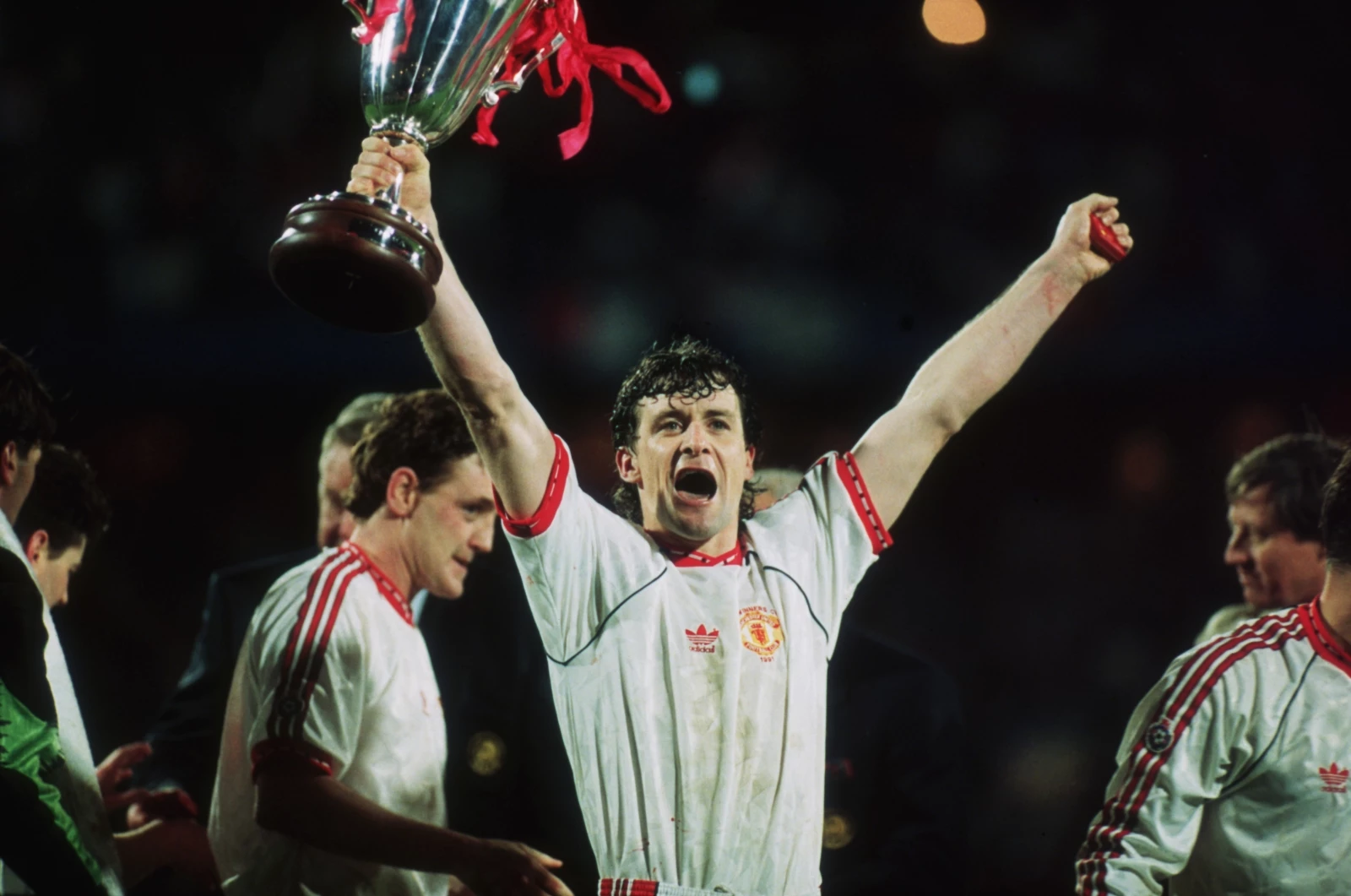 Bryan Robson là một trong những huyền thoại vĩ đại nhất của Man Utd