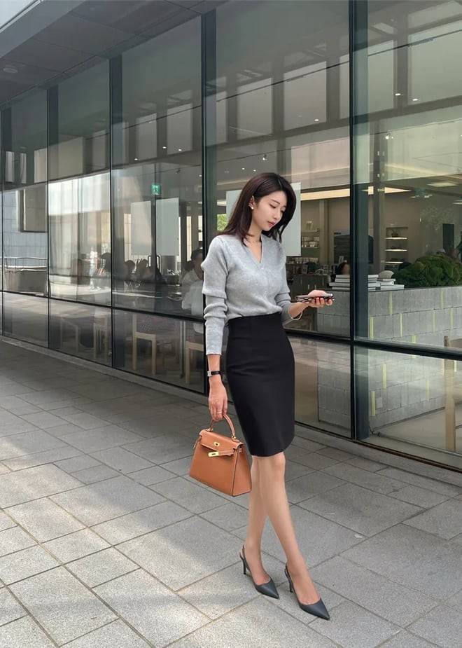 Bất cứ hoàn cảnh nào, chân váy bút chì cũng đem lại sự tinh tế cần có nơi công sở.