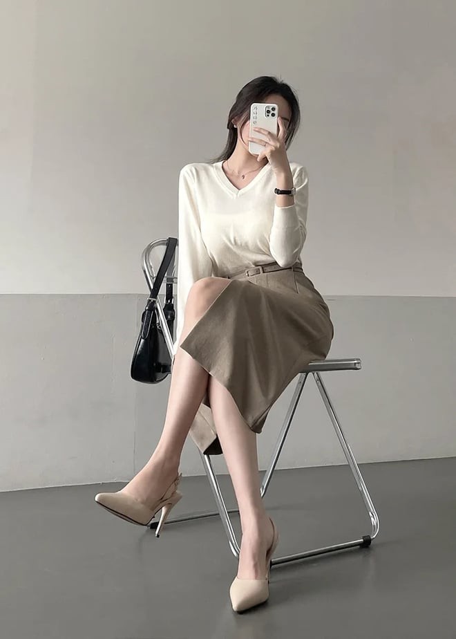 Để tạo cảm giác đôi chân dài và vóc dáng thanh mảnh, giày mũi nhọn là phụ kiện không thể thiếu. 
