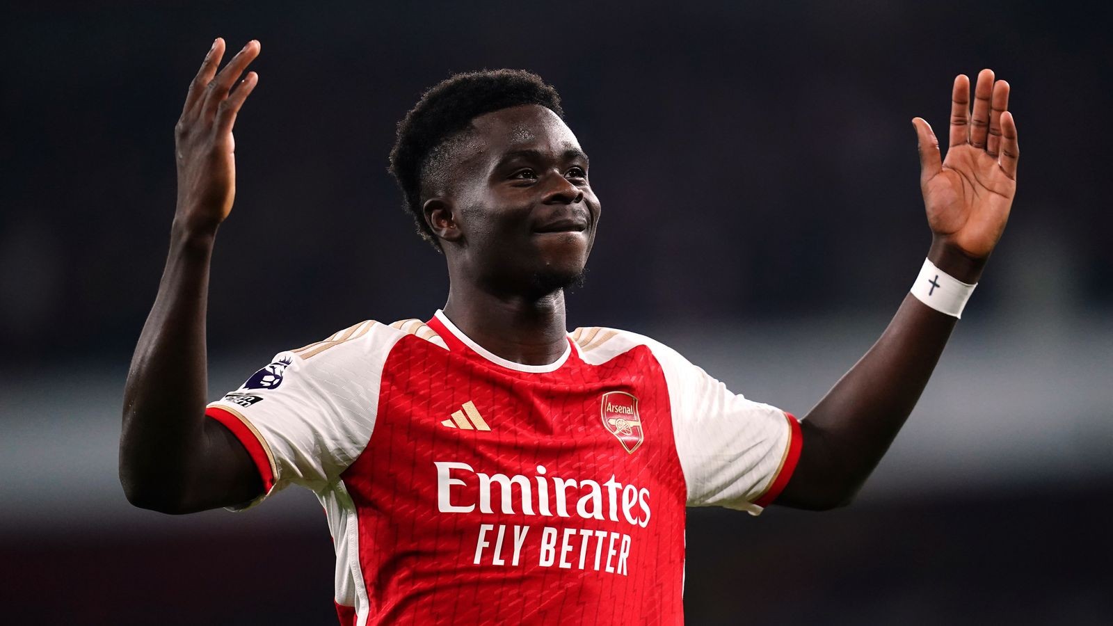 Arsenal muốn giữ chân Saka.