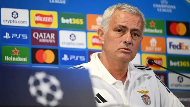 Mourinho chuẩn bị gặp lại Chelsea.