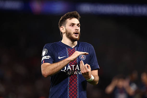 Kvaratskhelia sẽ không ra sân ngay từ đầu trước Barca.