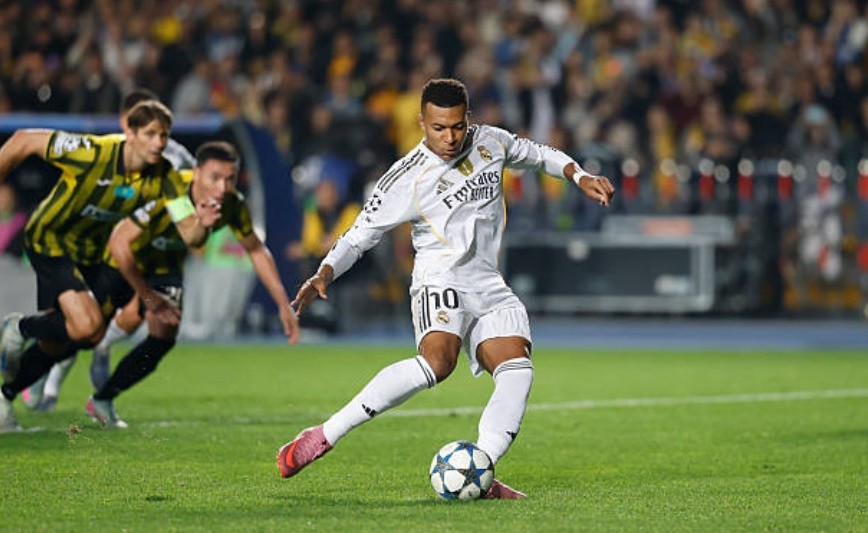 Mbappe cho thấy sự tập trung cao độ khi bước vào trận đấu.