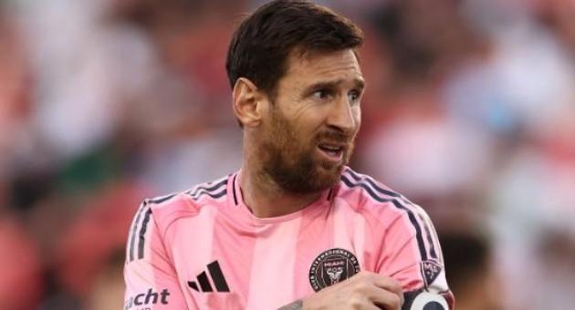 Messi và đồng đội nhận thất bại nặng nề ngay tại sân nhà.