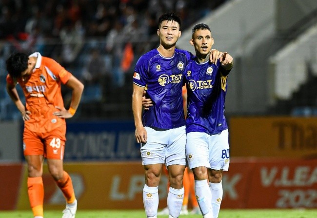 Fernando ghi bàn thứ 2 cho Hà Nội.