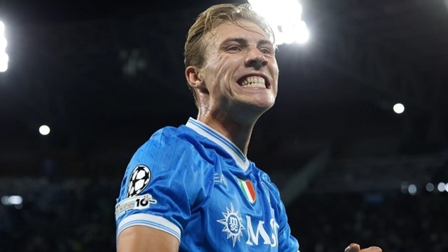 Rasmus Hojlund ghi cú đúp cho Napoli tại Champions League.