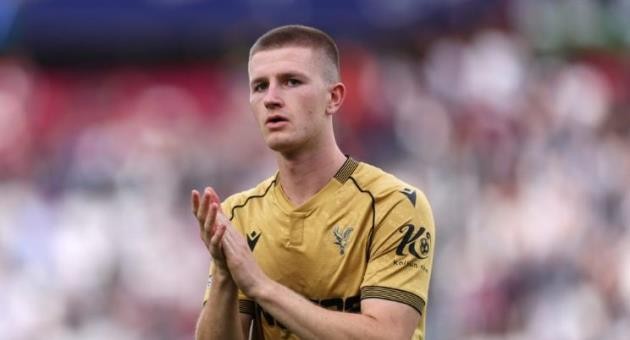 Adam Wharton là tiền vệ trung tâm tài năng.