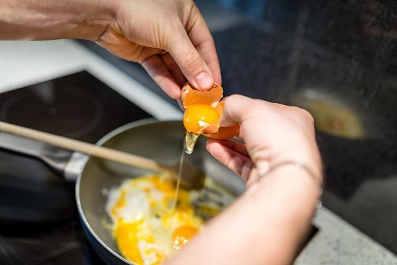 Trứng gà giàu dinh dưỡng, nhưng không phải ai cũng phù hợp để sử dụng.
