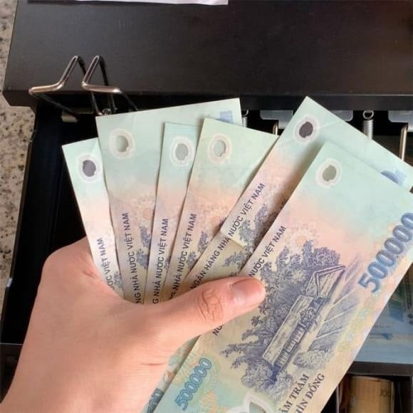 Câu tục ngữ “Sáng không vay tiền, chiều không thăm người bệnh” là một trong những lời nhắc nhở sâu sắc của ông bà ta. 