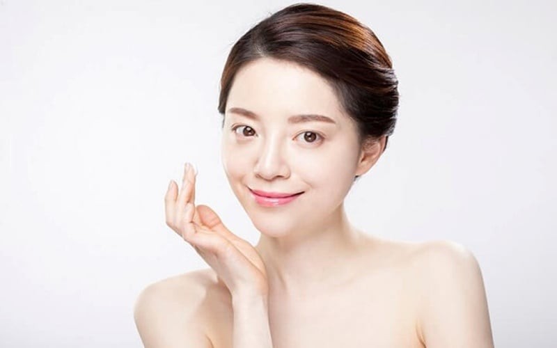 Trong giai đoạn đầu, chỉ nên rửa mặt bằng nước muối sinh lý hoặc sữa rửa mặt dành riêng cho da nhạy cảm