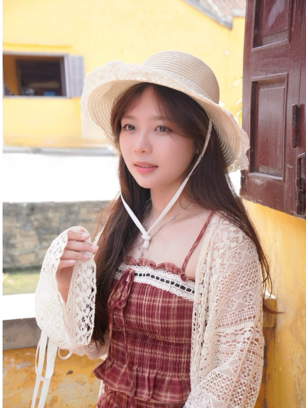 Cô gái Thu Hương