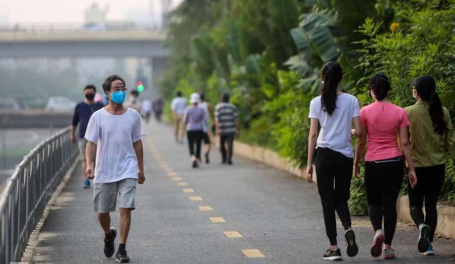Không nên đi dạo ngay sau khi ăn tối. (Ảnh minh họa)