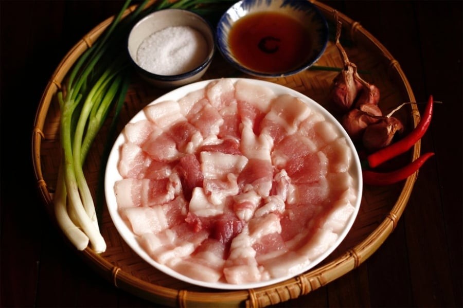 Nguyên liệu cho món thịt rang cháy cạnh
