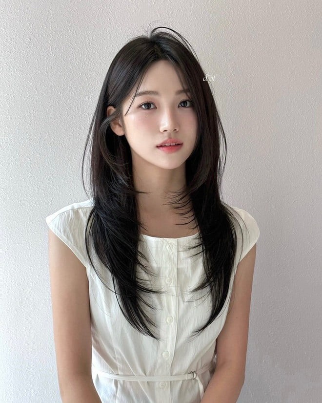 Chỉ cần khéo léo biến tấu, kiểu tóc này phù hợp cho cả phong cách nhẹ nhàng ngọt ngào lẫn mạnh mẽ, cá tính.