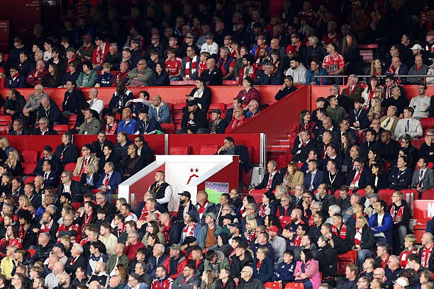 CĐV Nottingham đã hết kiên nhẫn. 