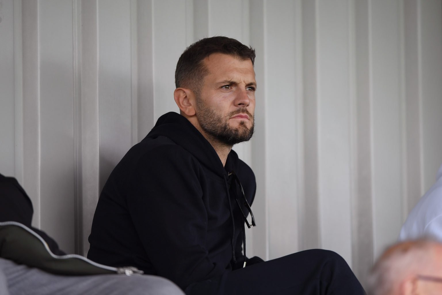Wilshere đặt dấu hỏi về chiến thuật của Amorim.
