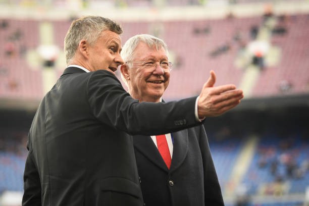 HLV Sir Alex Ferguson có mối quan hệ thân thiết với HLV Ole Gunnar Solskajer.