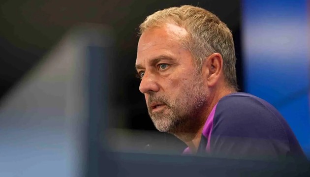 Hansi Flick lo ngại về tình trạng của Lamine Yamal.