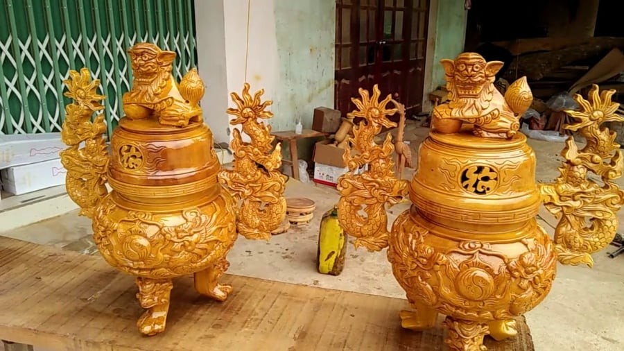 Gỗ mít được dùng chế tạo đồ thờ cúng, tượng thờ