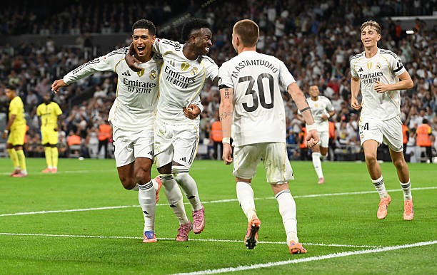 Real đòi lại ngôi đầu từ tay Barcelona. 